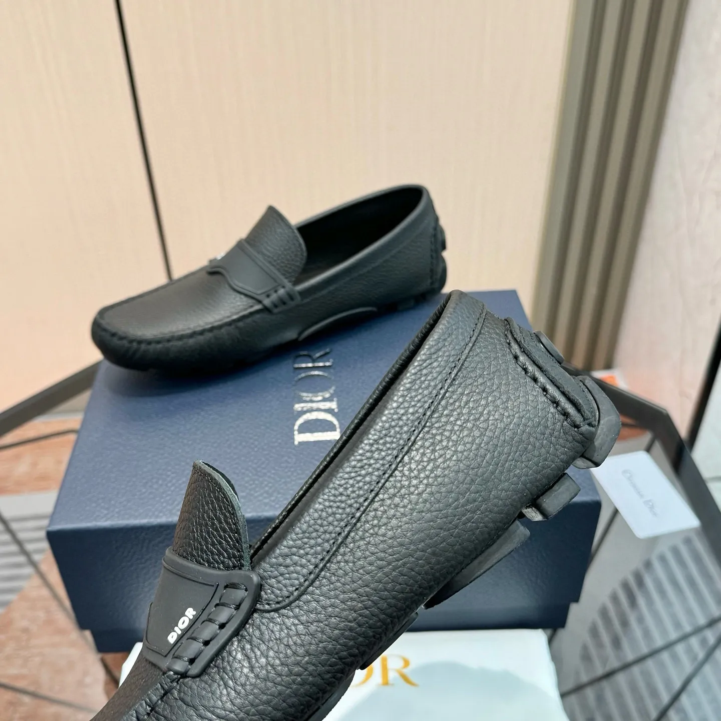 Men's shoes: 580💰 (Niu Li) (Dior Doudou shoes) Exclusive new model Official website new model The upper is made of high-quality imported calf, the color is delicate, and the luxurious texture flows. Tailor-made for exquisite men, creating a noble aura. Delicate and smooth lines. Cowhide lining. Size: 38-44, 45 customized. Outdoor driving shoes for experienced drivers🚗